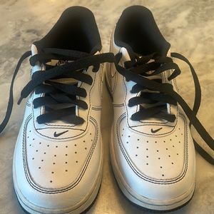 Nike Air Force 1, Little Kids' Shoes
White/Black/White size 1.5